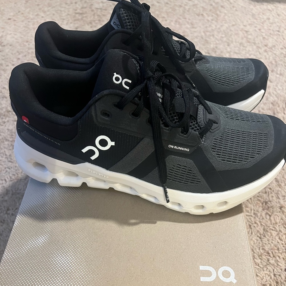 On Cloud Cloud Runners - worn once